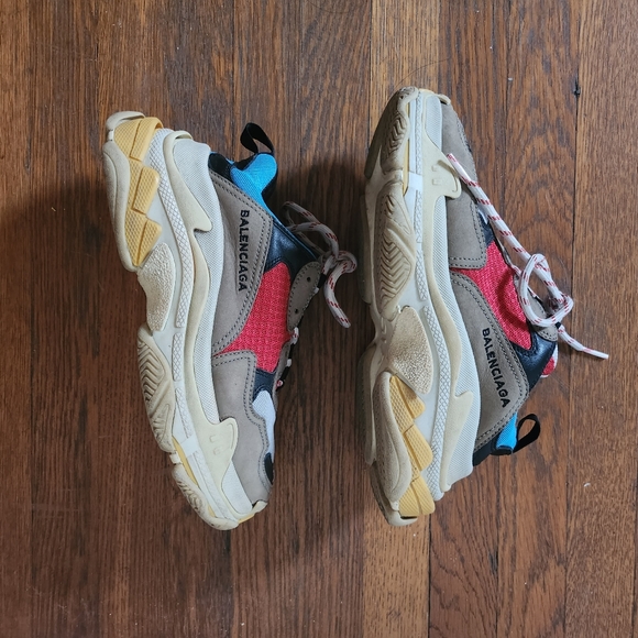 Balenciaga Triple S Low Top Chunky SneakersBlue, Grey & RedColorblock Pattern - Picture 2 of 8